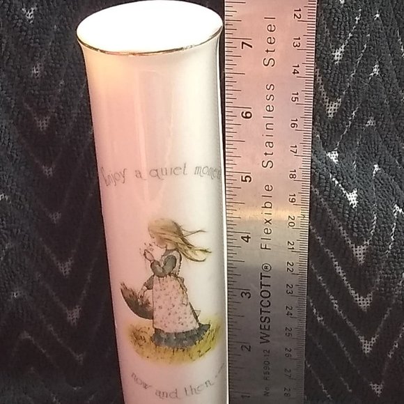 10% OFF Vintage Holly Hobbie Porcelain Bud Vase–“Enjoy a quiet moment. . . . - Picture 2 of 5